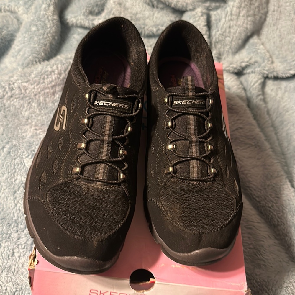 Sketchers size 11